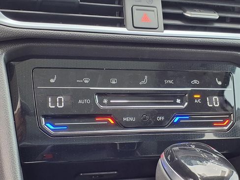 New 2026 Volkswagen Taos SE FWD image 14
