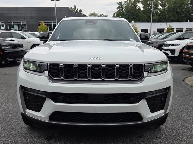 New 2026 Jeep Grand Cherokee Limited w/ Luxury Tech Group II RWD image 2