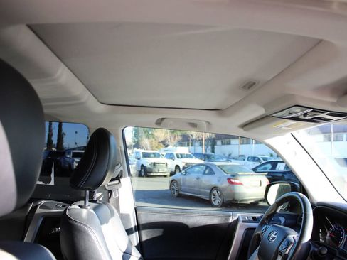 Used 2014 Toyota 4Runner SR5 Premium image 2