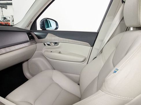 Certified 2023 Volvo XC90 B6 Plus AWD/4WD image 8