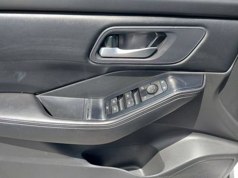 Used 2024 Nissan Rogue SV AWD/4WD image 18
