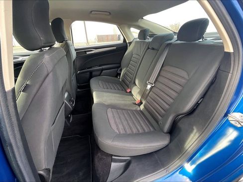 Used 2017 Ford Fusion SE w/ Fusion SE Technology Package image 17