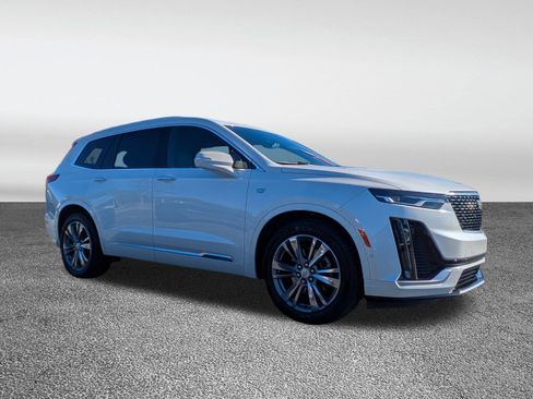 Used 2022 Cadillac XT6 Premium Luxury w/ Technology Package image 3