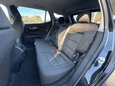 Used 2023 GMC Terrain SLE w/ Elevation Edition image 9