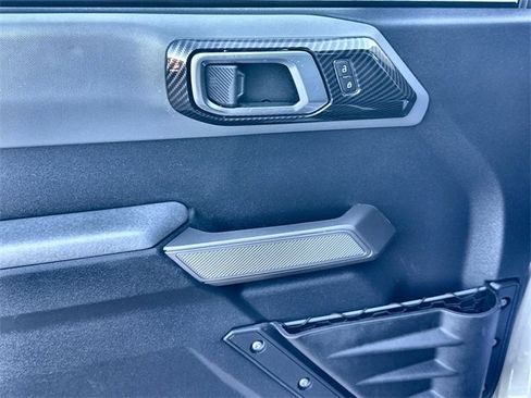 Used 2022 Ford Bronco Everglades image 12