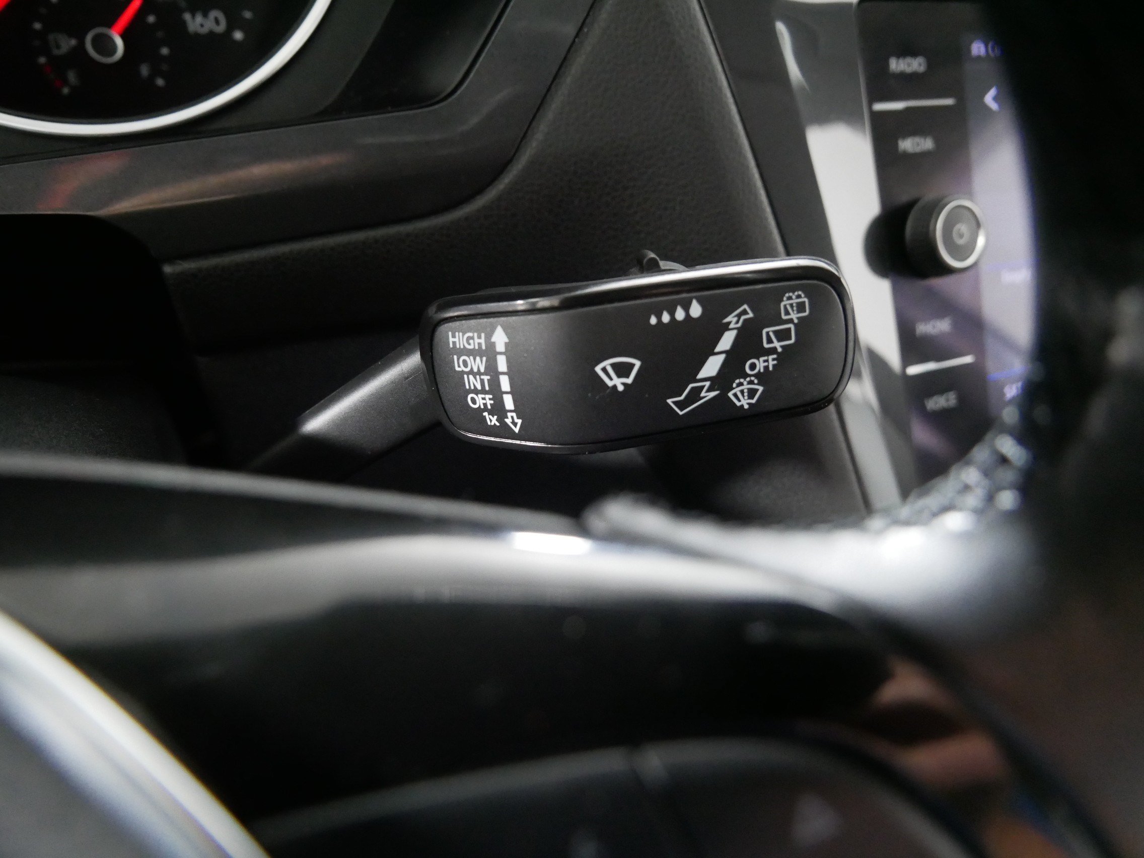 Used 2019 Volkswagen Tiguan SE AWD/4WD image 31