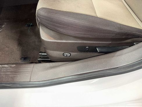 Used 2010 Chevrolet Malibu LS image 23