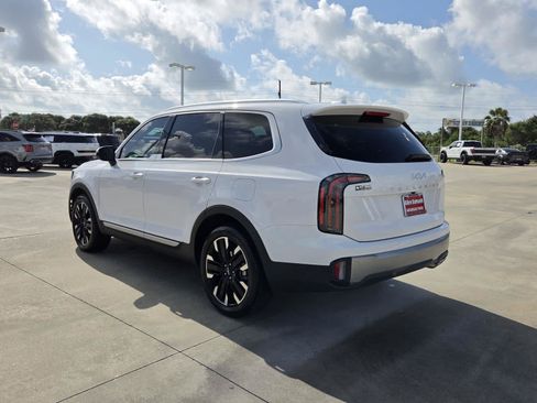 Used 2025 Kia Telluride SX w/ SX Captain's Chair Package FWD image 3