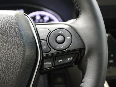 Used 2021 Toyota Venza Limited image 12