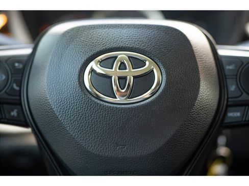 Used 2022 Toyota Corolla LE w/ Carpet Mat Package (TMS) FWD image 5