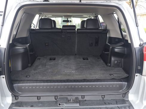 Used 2011 Toyota 4Runner SR5 w/ Convenience Pkg image 34