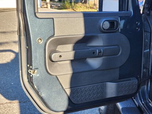 Used 2007 Jeep Wrangler Unlimited Sahara image 19