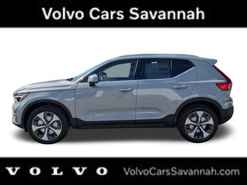 Certified 2025 Volvo XC40 B5 Plus w/ Protection Package Premier image 9