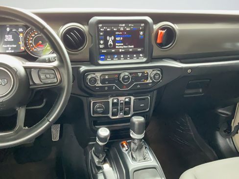 Used 2022 Jeep Gladiator Sport AWD/4WD image 16