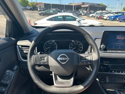 Used 2025 Nissan Rogue SV FWD image 29
