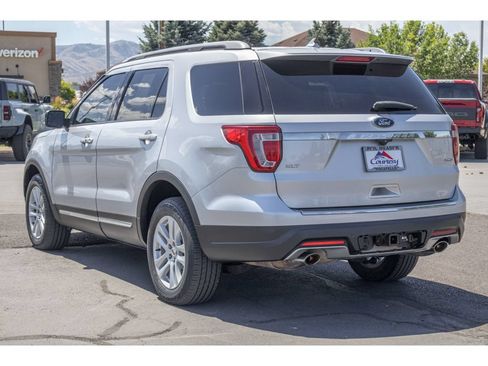 Used 2018 Ford Explorer XLT w/ Equipment Group 202A AWD/4WD image 5