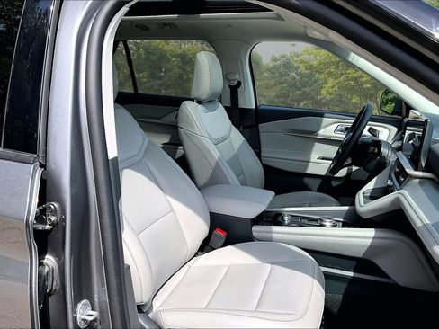 Used 2025 Ford Explorer Active w/ Active Comfort Package AWD/4WD image 7