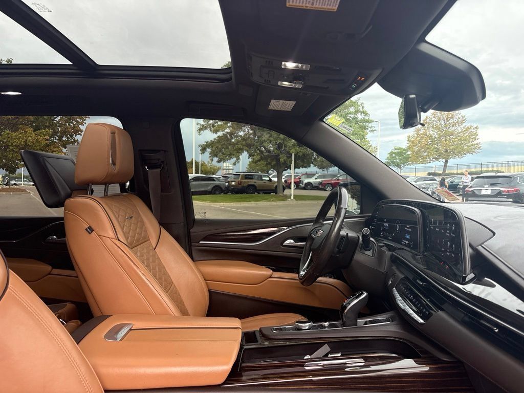 Used 2021 Cadillac Escalade ESV Sport AWD/4WD image 30