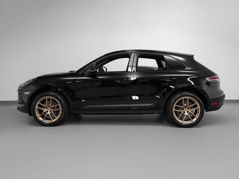 Certified 2025 Porsche Macan image 2