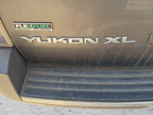 Used 2011 GMC Yukon XL Denali AWD/4WD image 23