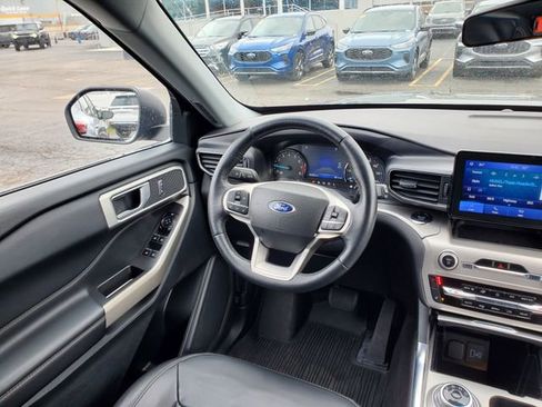 Used 2023 Ford Explorer XLT w/ Equipment Group 202A image 7