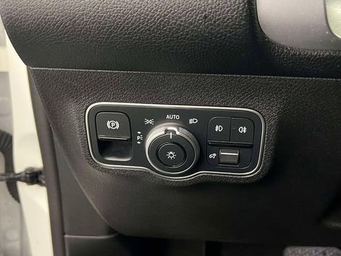 Certified 2023 Mercedes-Benz GLB 250 4MATIC image 21