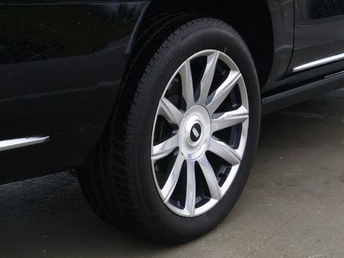 Certified 2024 Cadillac Escalade ESV Premium Luxury Platinum AWD/4WD image 12