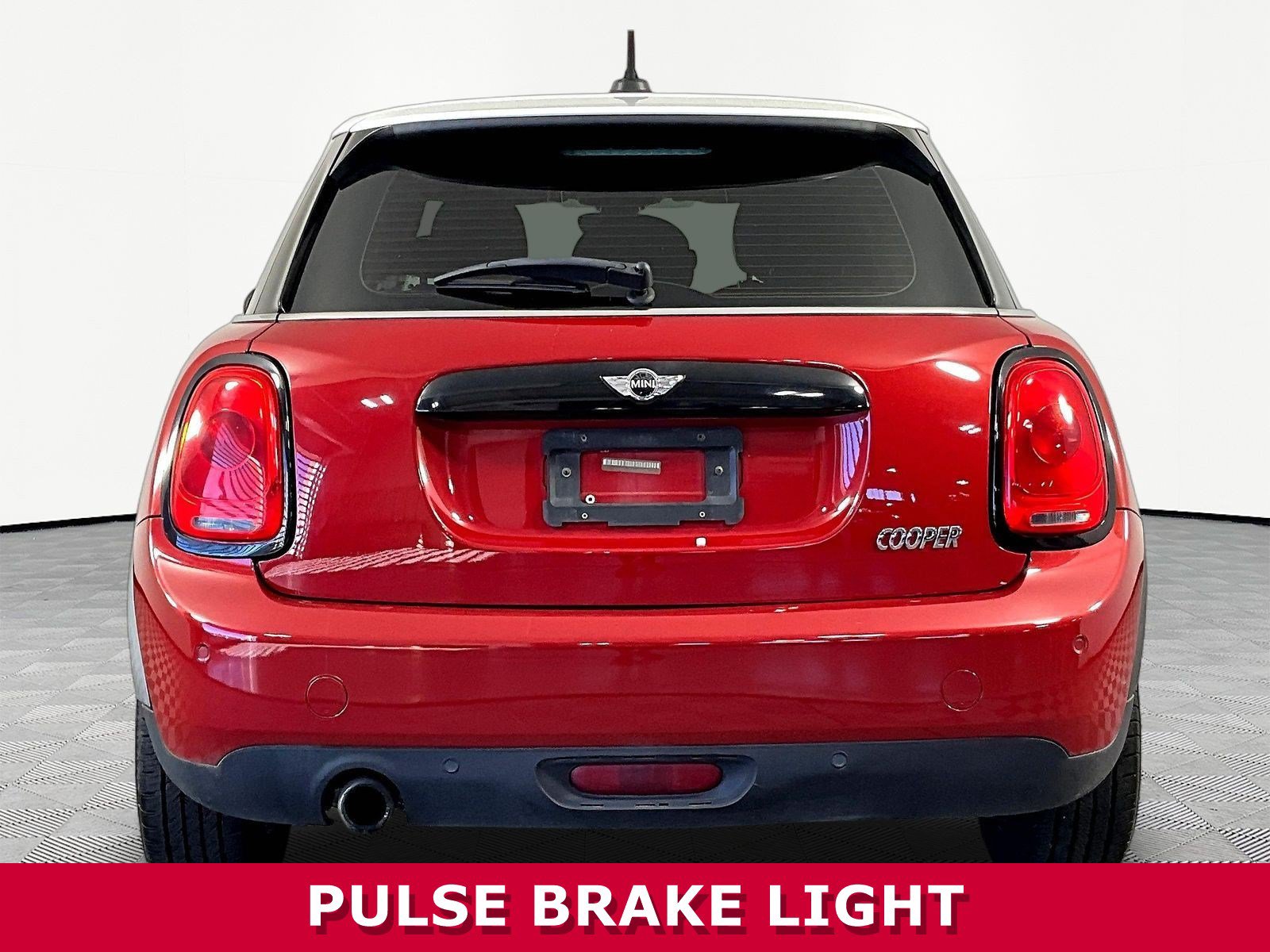 Used 2016 MINI Cooper 4-Door Hardtop FWD image 5