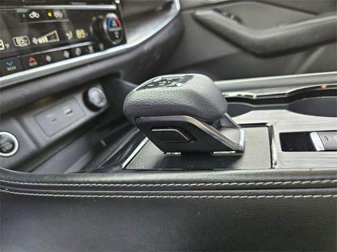 Used 2021 Nissan Rogue SL w/ Premium Package image 24