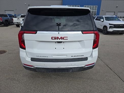 Used 2025 GMC Yukon Elevation image 4