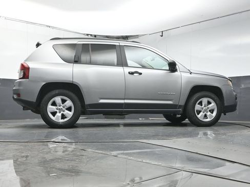 Used 2016 Jeep Compass Sport FWD image 35
