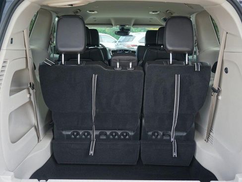 Used 2024 Chrysler Pacifica Touring-L FWD image 19
