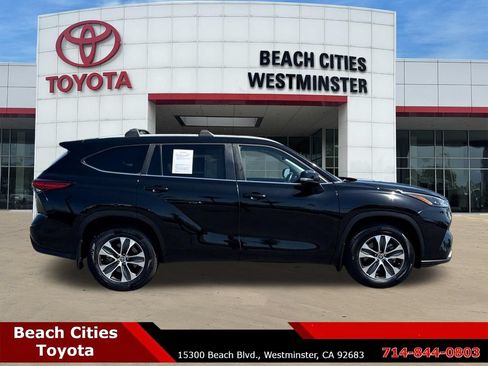 Used 2023 Toyota Highlander XLE AWD/4WD image 13
