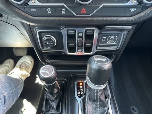 Used 2025 Jeep Wrangler Unlimited Sport AWD/4WD image 30