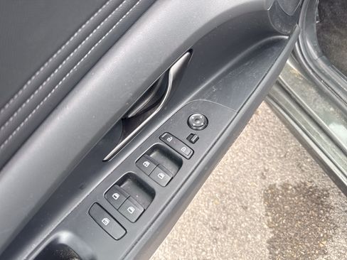 Used 2025 Hyundai Elantra SEL FWD image 17