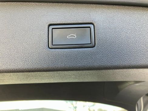 Used 2022 Volkswagen Tiguan SE image 26