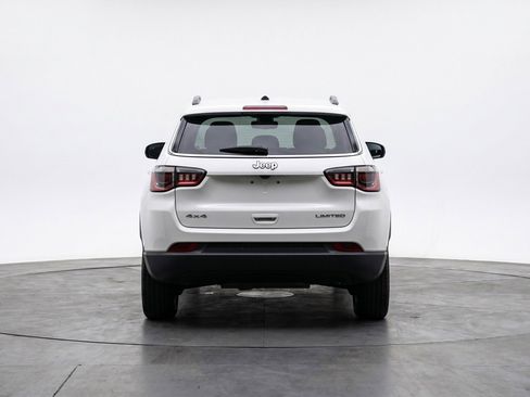 Used 2025 Jeep Compass Latitude AWD/4WD image 7