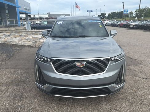 Used 2024 Cadillac XT6 Premium Luxury w/ LPO, Floor Liner Package AWD/4WD image 2