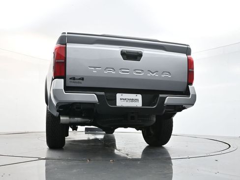 Used 2024 Toyota Tacoma TRD Off-Road AWD/4WD image 32