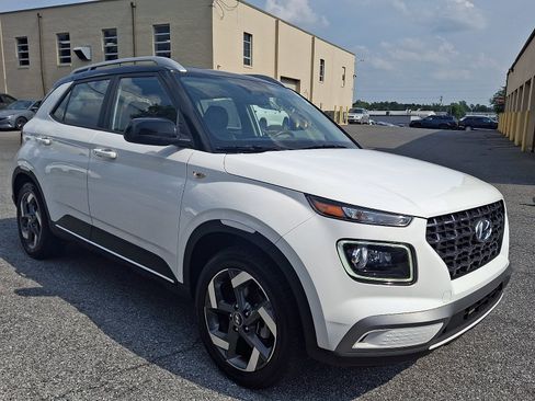 Certified 2023 Hyundai Venue Limited w/ Cargo Package FWD image 3