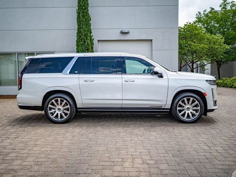 Used 2023 Cadillac Escalade ESV Premium Luxury Platinum AWD/4WD image 4