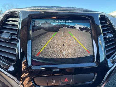 Used 2019 Jeep Cherokee Limited image 15