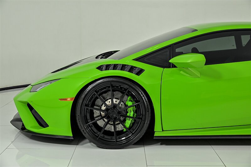 Used 2021 Lamborghini Huracan EVO RWD image 10