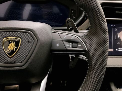 Used 2025 Lamborghini Urus SE image 23