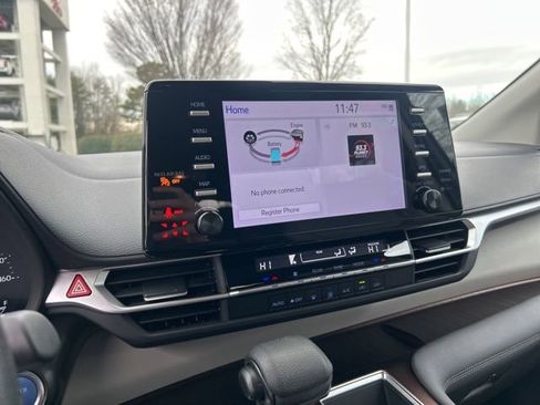 Used 2024 Toyota Sienna LE image 22