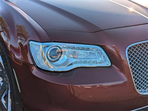 Used 2019 Chrysler 300 Touring image 7