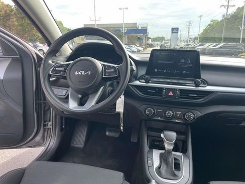 Used 2022 Kia Forte LXS FWD image 11