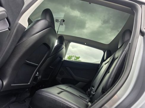 Used 2025 Tesla Model Y Long Range AWD/4WD image 32