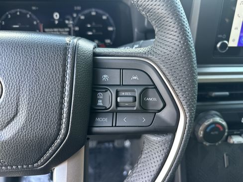 Certified 2025 Toyota Tacoma TRD Off-Road AWD/4WD image 20