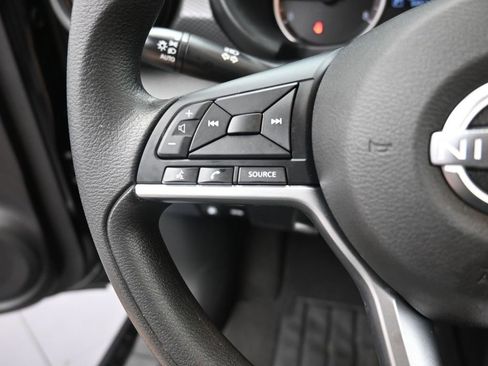 Used 2022 Nissan Kicks S image 3